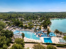 Bazene so lani popestrili z novimi igrali in pool barom, letos pa vhode opremili s čitalci zapestnic RFID.