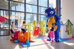 Za otroke je dobro poskrbljeno: varen otok brez prometa, bazeni, igrišča in pokrita igralnica ter pestra animacija v novem MaiSky Kids Clubu.