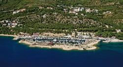 Vetrne soline, forma viva in marina Krvavica.