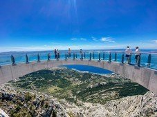 Za najlepši razgled se potrudite na Skywalk Biokovo (1.228 m n. v.).