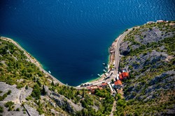 Na rivieri so 3 letovišča: večja kraja Seline in Starigrad - Paklenica ter diskretni Tribanj za najbolj sproščene dopustnike.