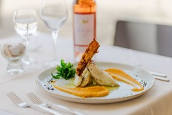 Ventula Restaurant & Lounge je center kulinaričnih užitkov na osrednji plaži.